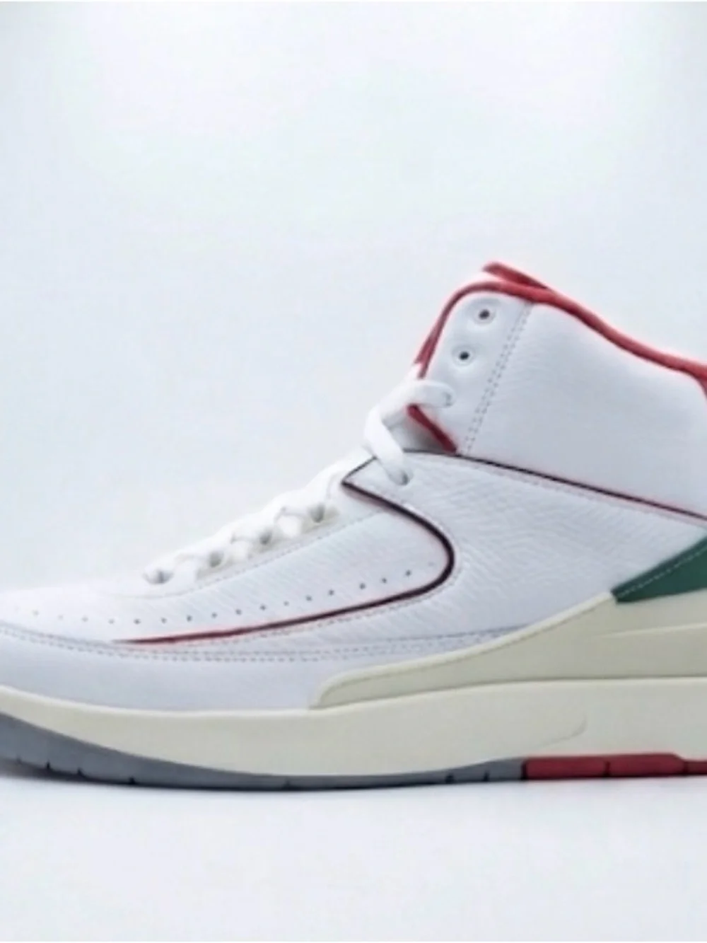 Jordan Retro 2’s High-Top Sneakers Italy/Mexico Colorway Size 11 Men’s